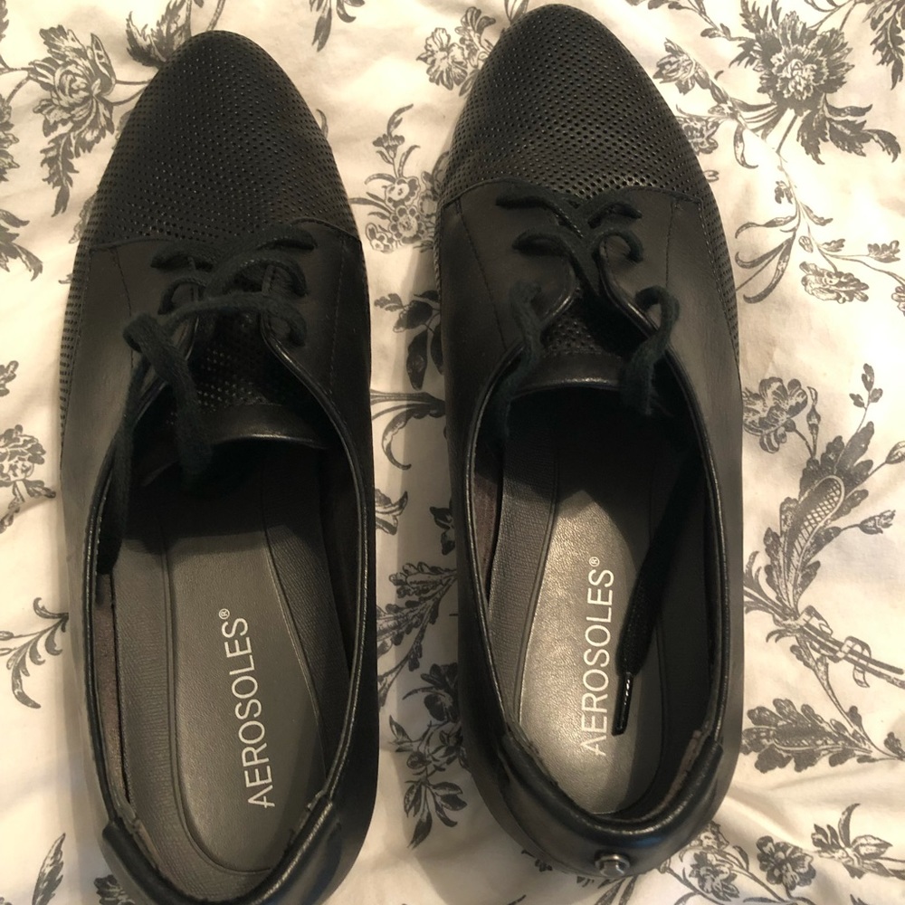 Very comfortable lace up shoe.